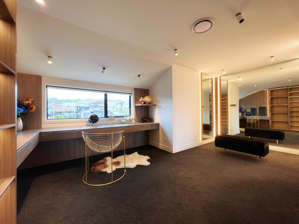 Elegant Beach House In Long Bay Auckland Exterior photo