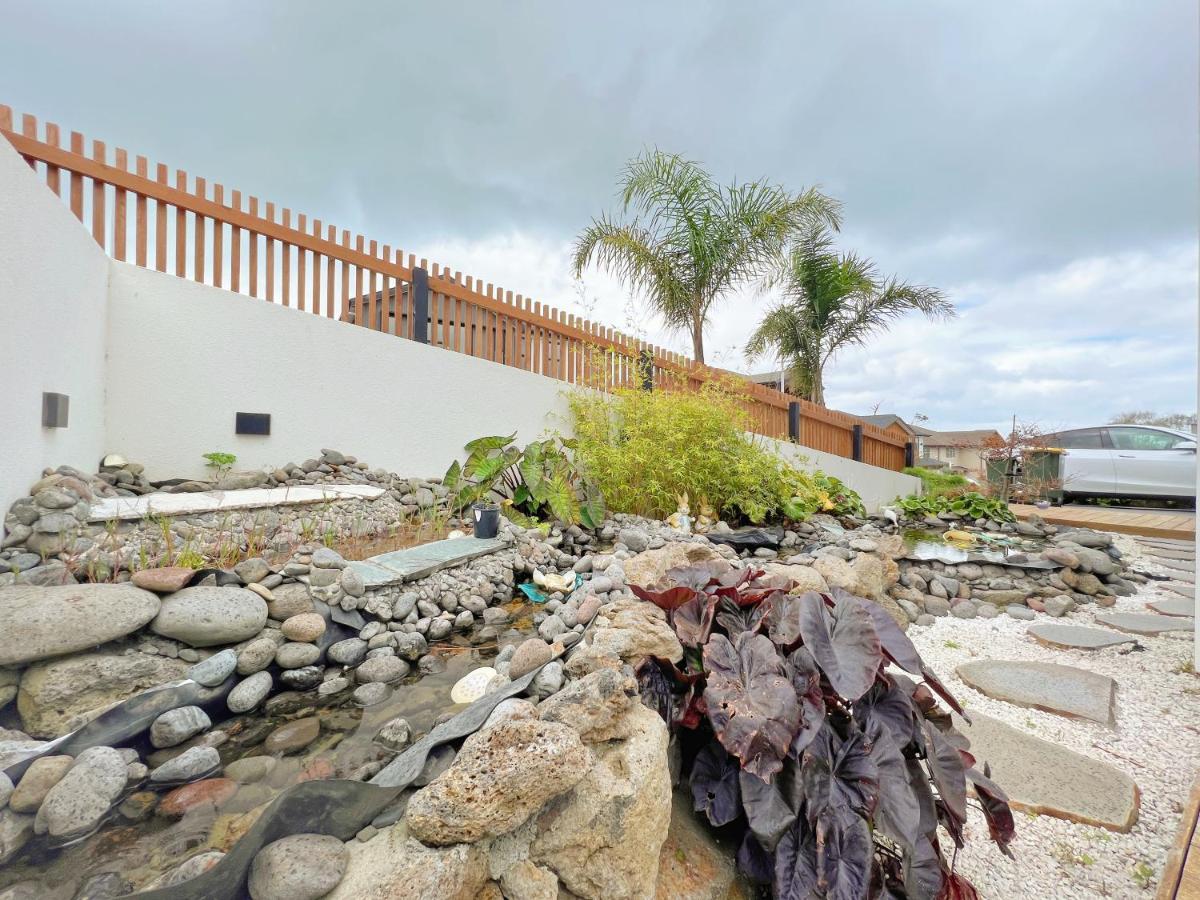 Elegant Beach House In Long Bay Auckland Exterior photo