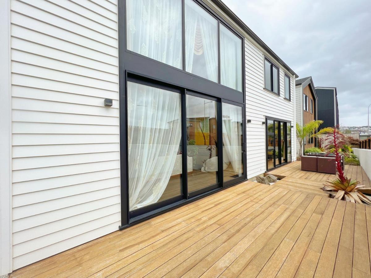 Elegant Beach House In Long Bay Auckland Exterior photo