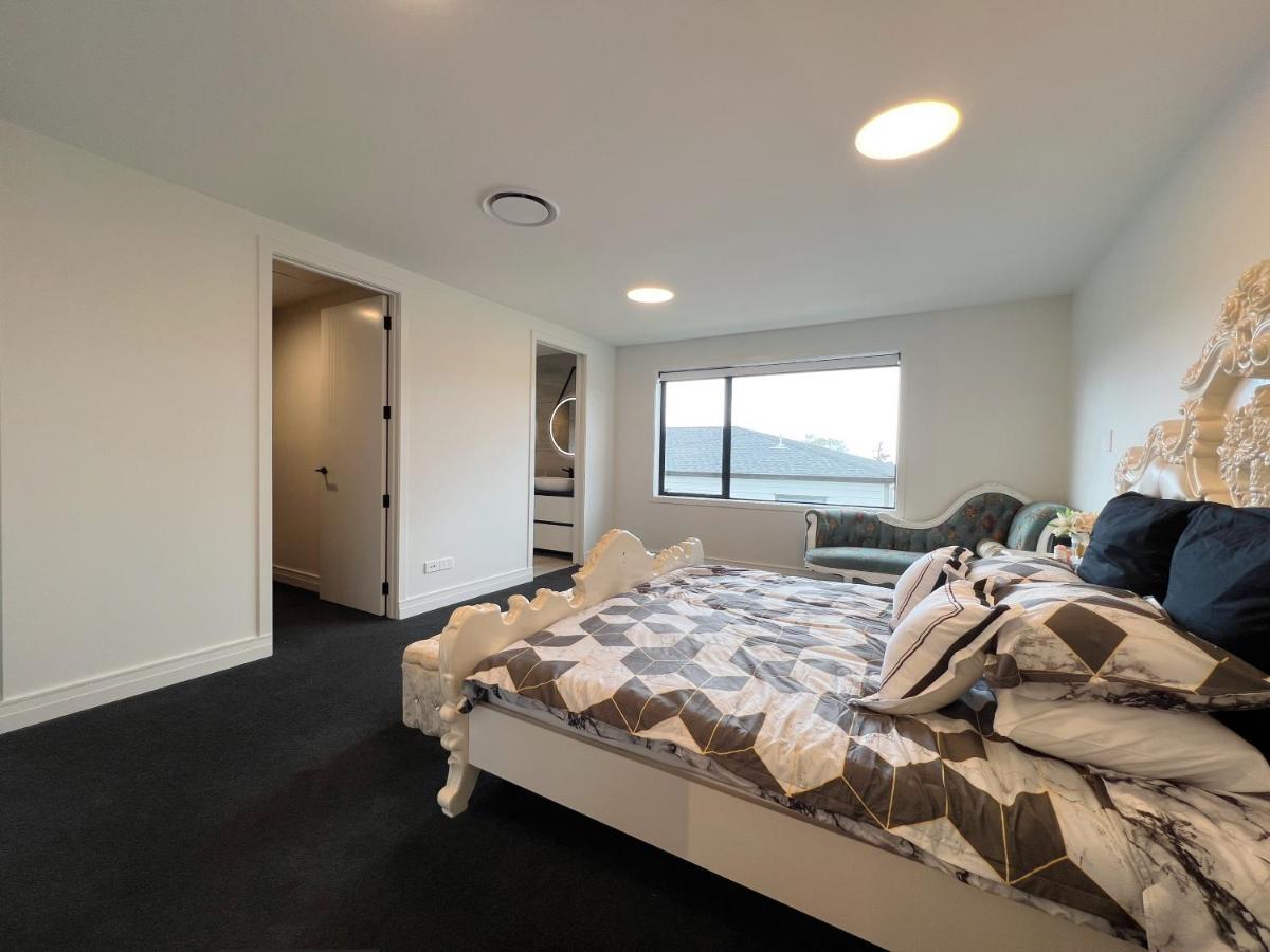 Elegant Beach House In Long Bay Auckland Exterior photo