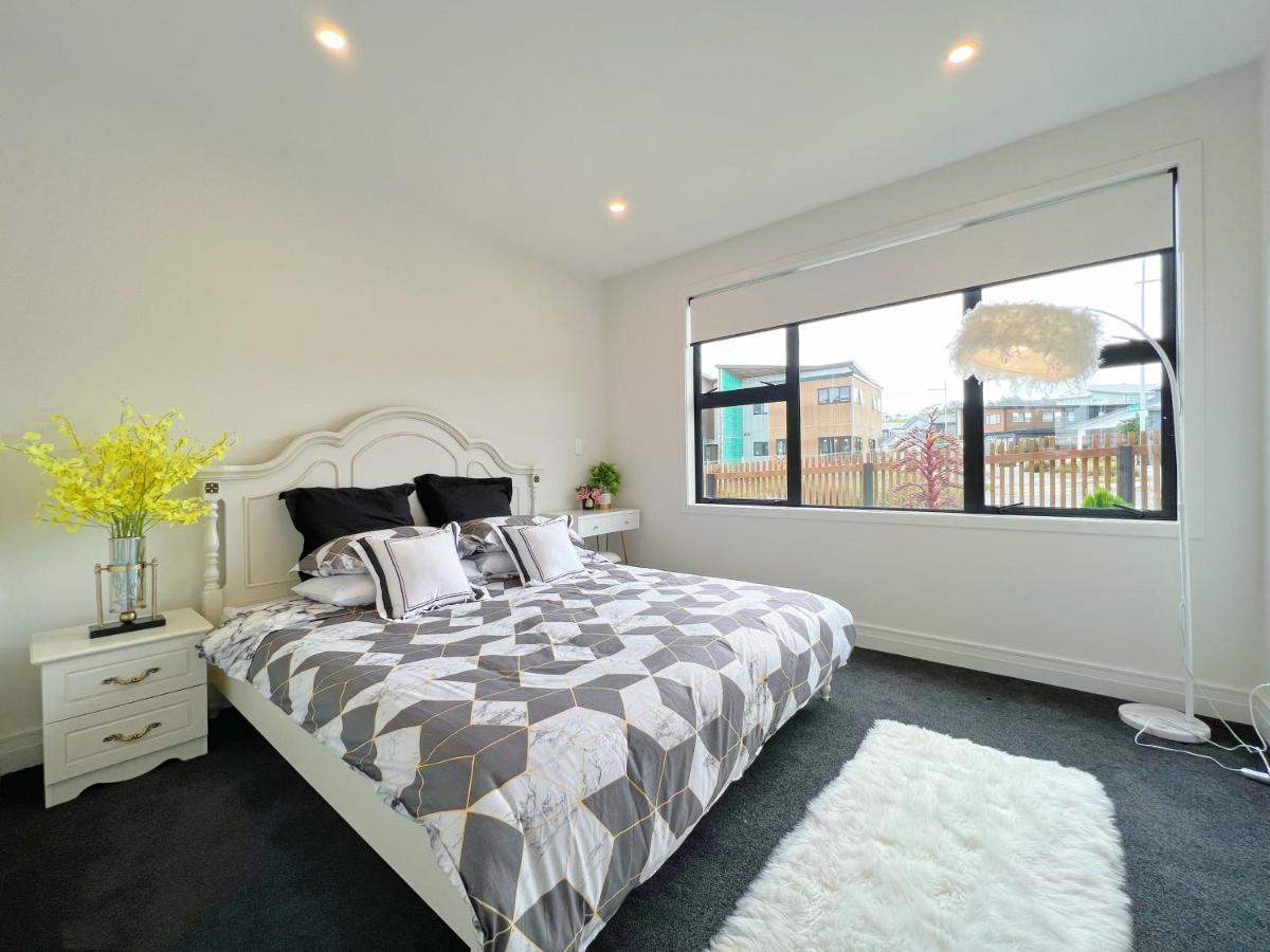 Elegant Beach House In Long Bay Auckland Exterior photo