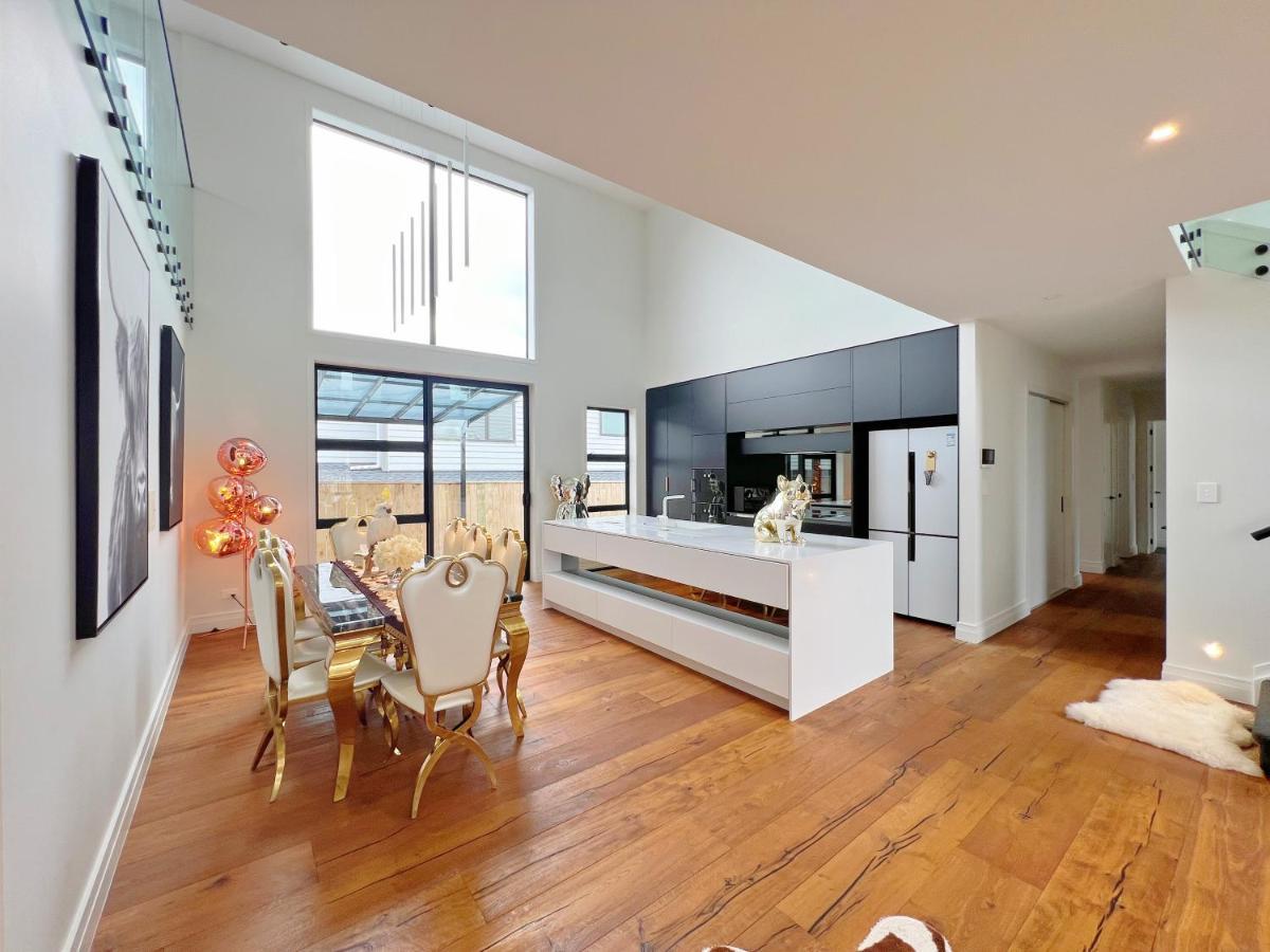 Elegant Beach House In Long Bay Auckland Exterior photo